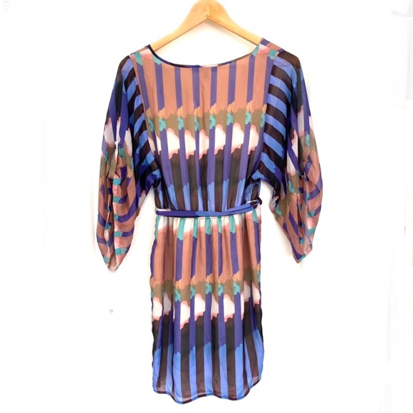 🌸HOST PICK🌸 Charlie Jade Silk Pattered V Neck Dress - Picture 2 of 7